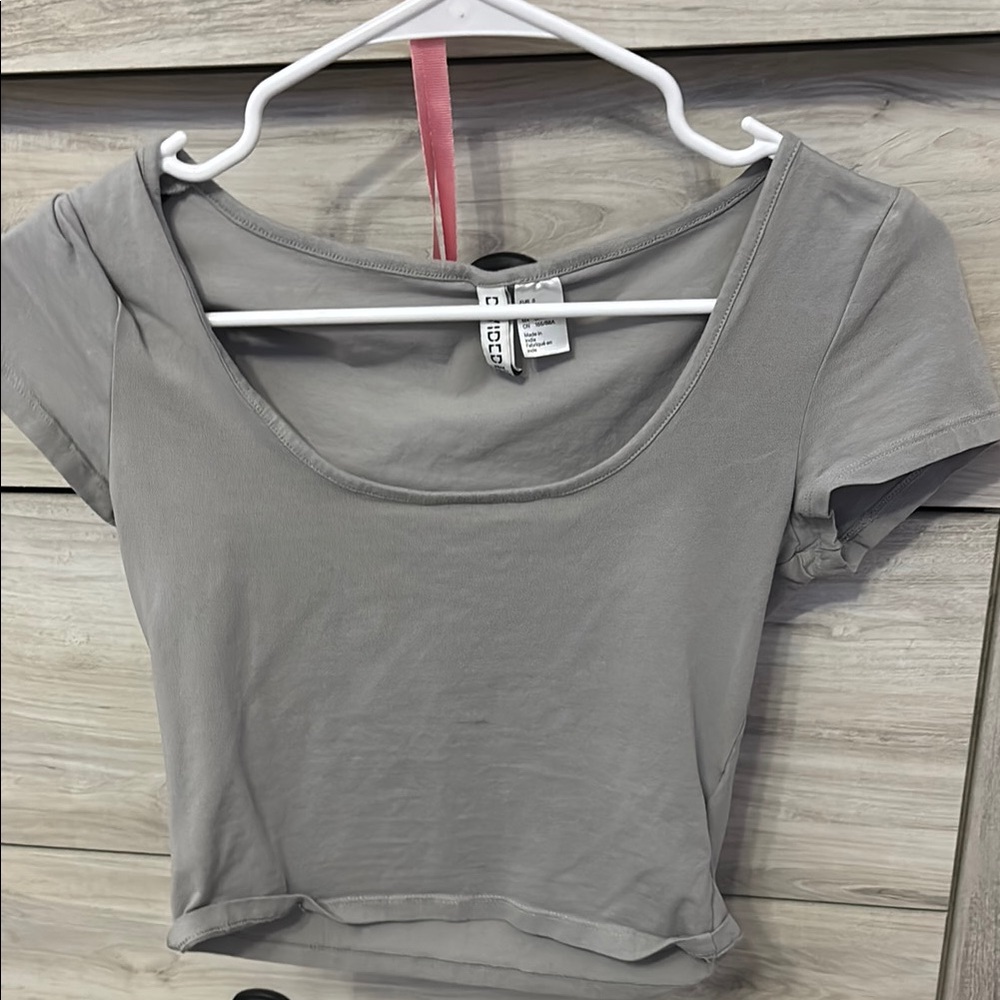H&M Gray Scoop Neck Crop Top